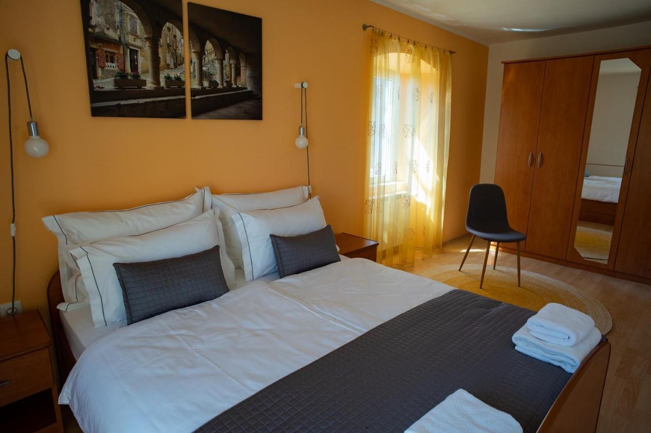Olive Tree Apartments Umag Bagian luar foto