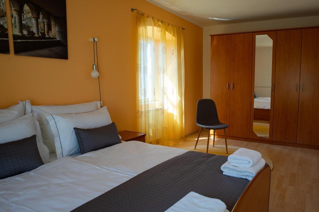 Olive Tree Apartments Umag Bagian luar foto