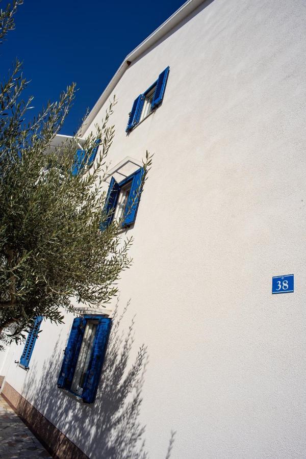 Olive Tree Apartments Umag Bagian luar foto